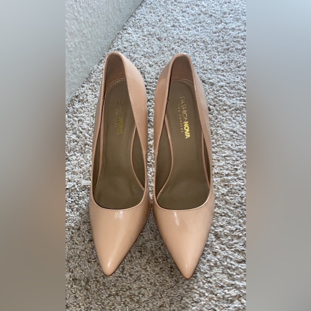 Nude FN Heel Pumps SZ 10-10.5
